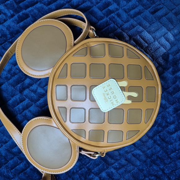 Bioworld Waffle Mickey Mouse Crossbody Bag New With Tags - Picture 15 of 17